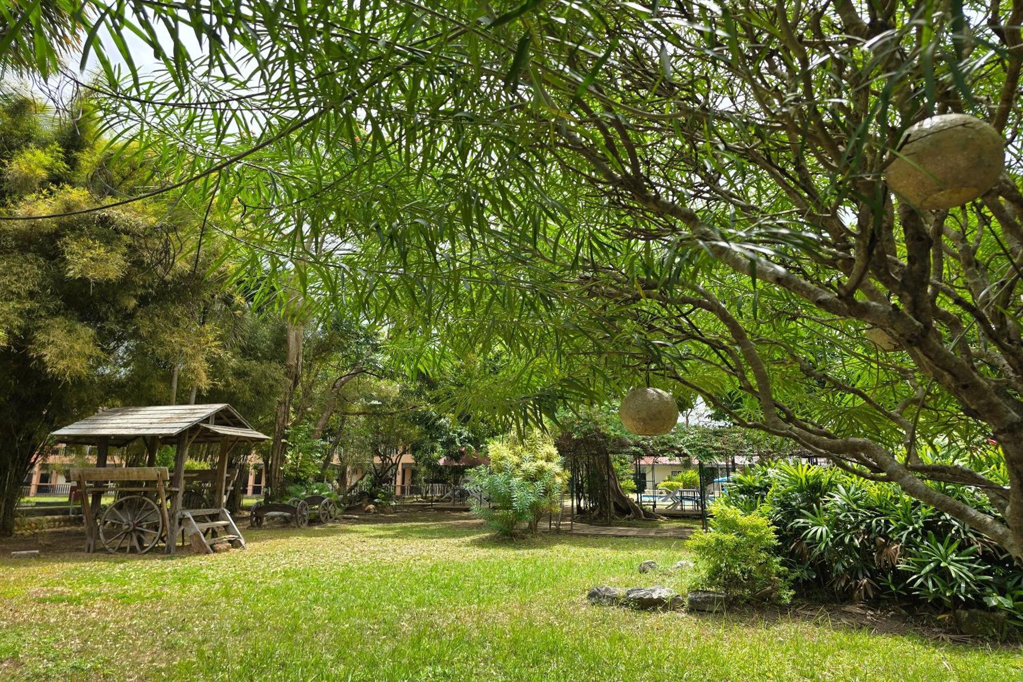 Grand Villa Laguna Bay Exterior photo